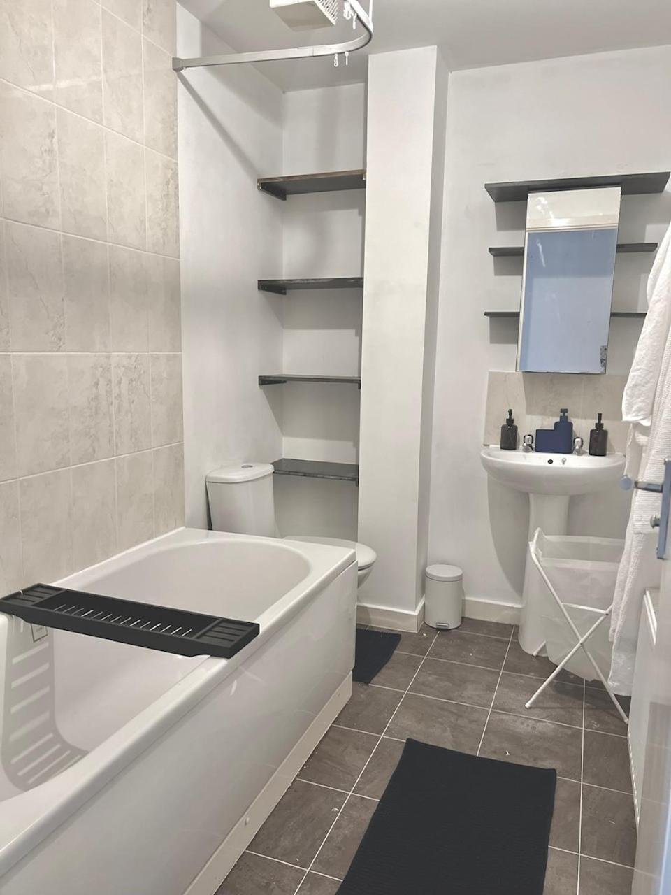 Dartford Kent Luxe Home -2 Mins From Dartford Crossing - Close To Town Centre & Station - 5 Bedroom Holiday Home - Fun Games & Free Parking-Sleeps 1 To 12 外观 照片