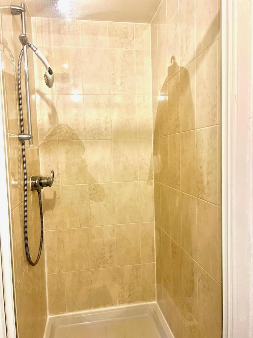 Dartford Kent Luxe Home -2 Mins From Dartford Crossing - Close To Town Centre & Station - 5 Bedroom Holiday Home - Fun Games & Free Parking-Sleeps 1 To 12 外观 照片